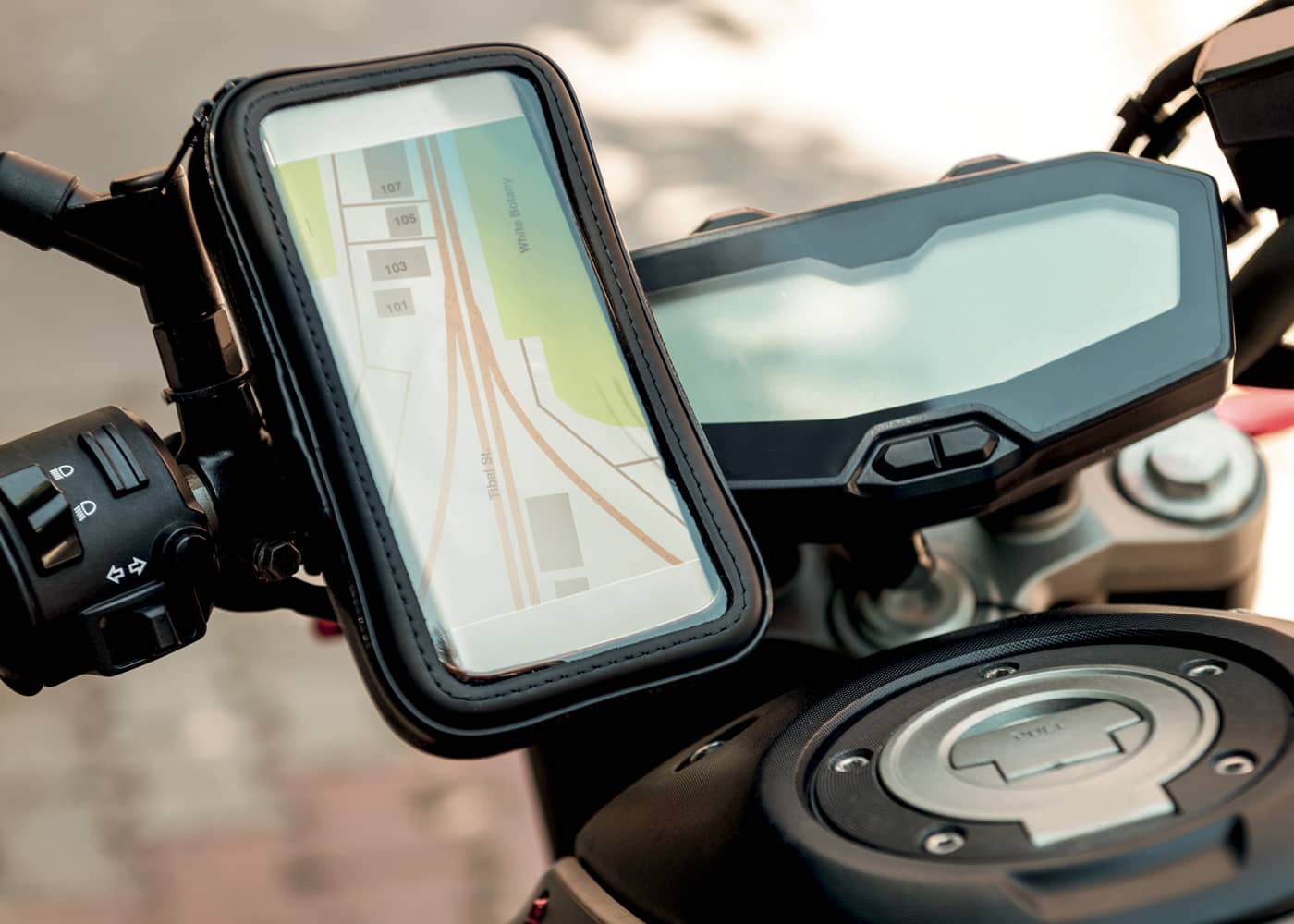 moto GPS smartphone