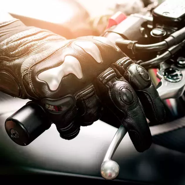 How do you choose the right motorcycle gloves FEBIAC