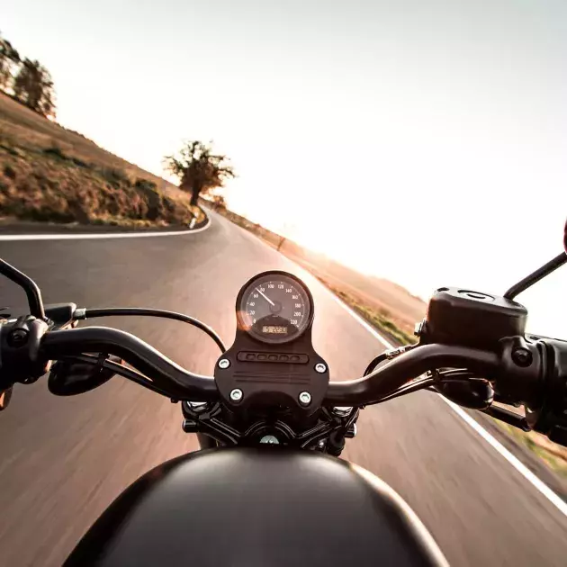 motorfiets op de weg veiligheidsregels